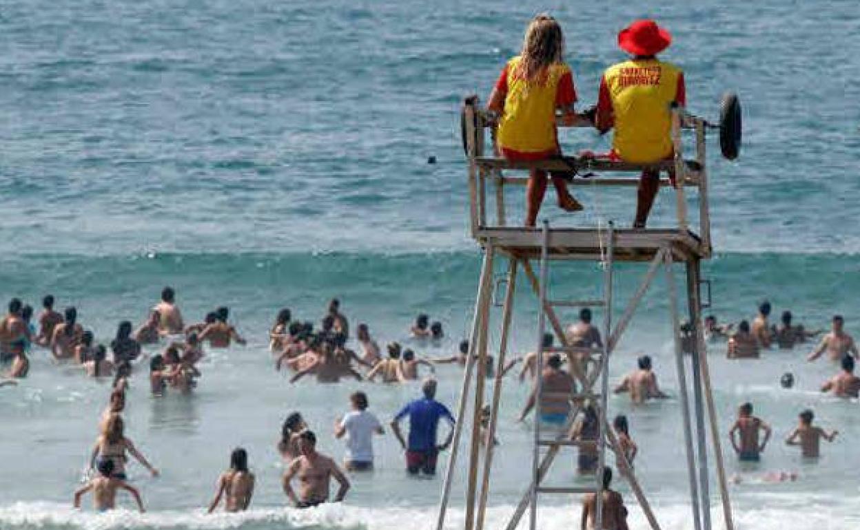 Muere Ahogado Un Hombre De A Os En Una Playa De San Javier La Verdad